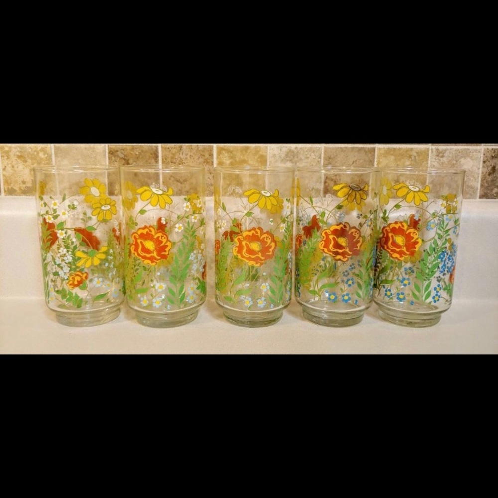 Set of 5 like new libbey tumblers or glasses